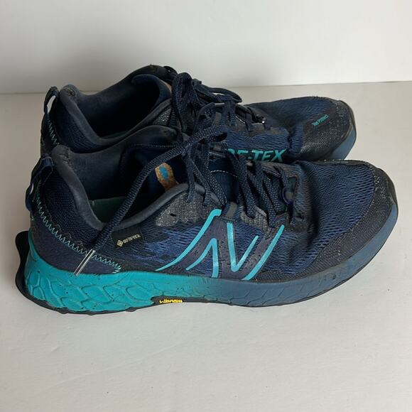 New Balance Sneakers - Women's 11 - Picture 3 of 10